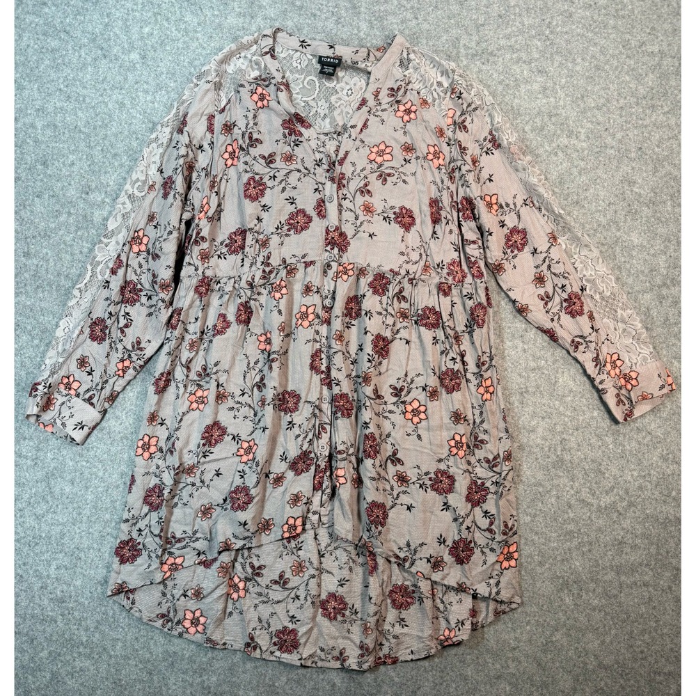 Torrid Grey Floral Lace Accent Babydoll Tunic Top Button Front High Low Size 2
